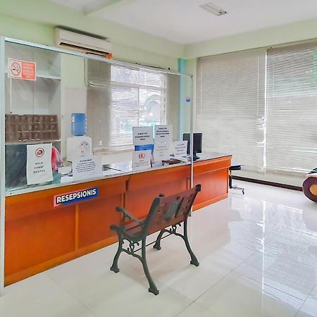 Urbanview Hotel Bartu Moh Toha Bandung By Reddoorz Bagian luar foto